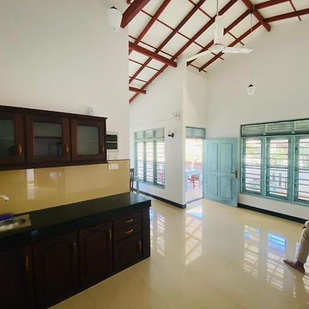 Huugaba Hotel Ahangama Bagian luar foto