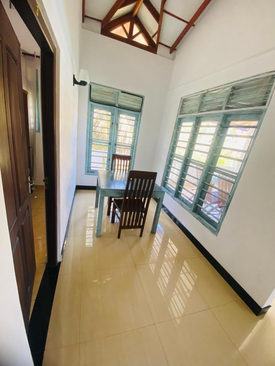 Huugaba Hotel Ahangama Bagian luar foto
