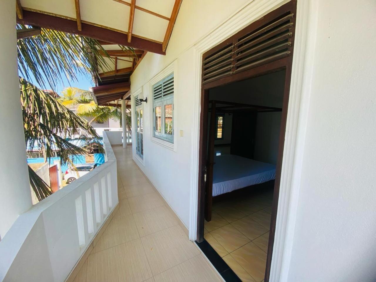 Huugaba Hotel Ahangama Bagian luar foto